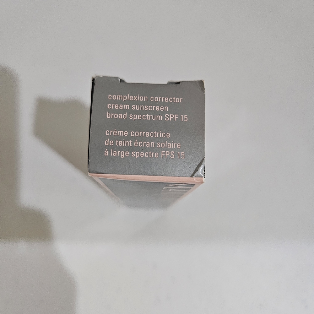Mary Kay CC Cream - Broad Spectrum SPF 15 COLOR Deep - Picture 8 of 9